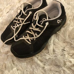 On cloud black ontec sneakers